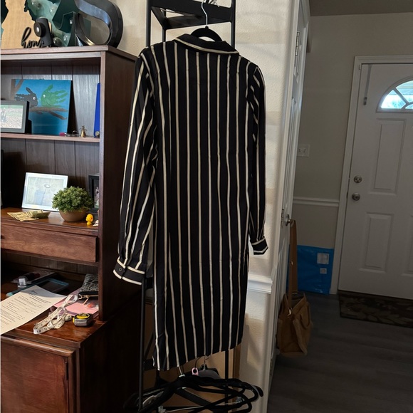 NWT - Picture 2 of 4